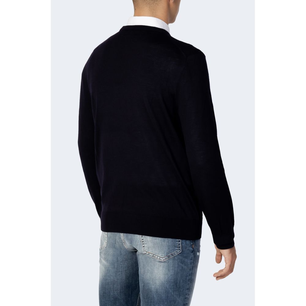 Blauer Wollpullover