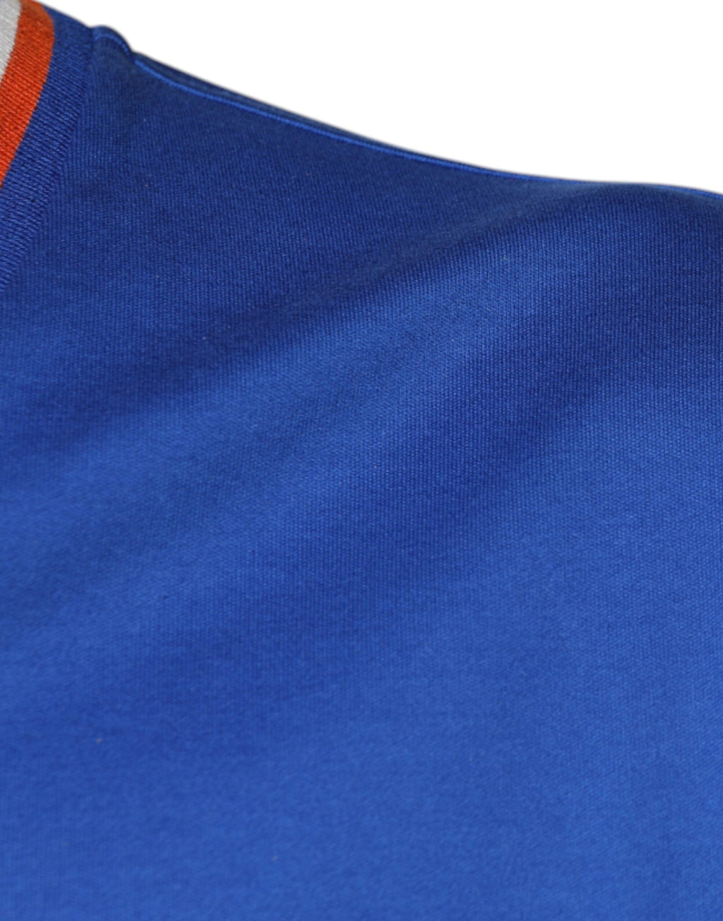 Dolce & Gabbana Blaues Logo-T-Shirt mit V-Ausschnitt und kurzen Ärmeln