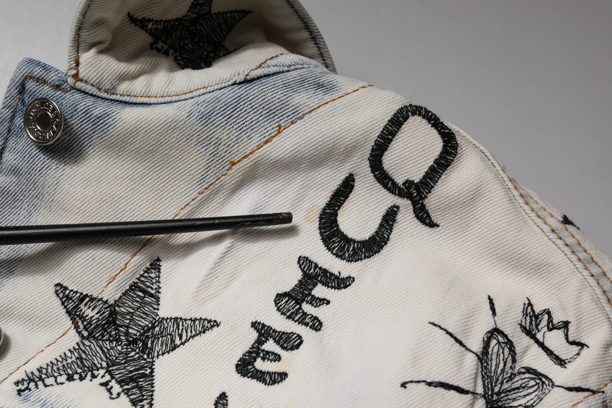 Dolce & Gabbana Hellblaue Graffiti-Denimjacke mit Knopfleiste