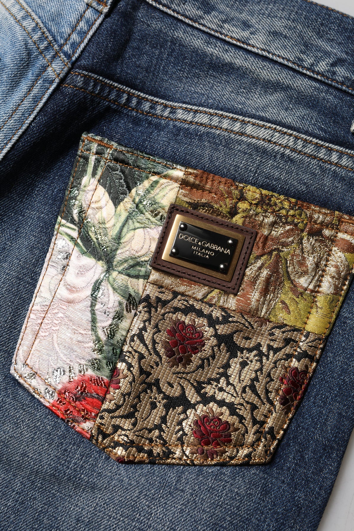 Dolce & Gabbana Mehrfarbige konisch zulaufende Denim-Jeans mit Patchwork