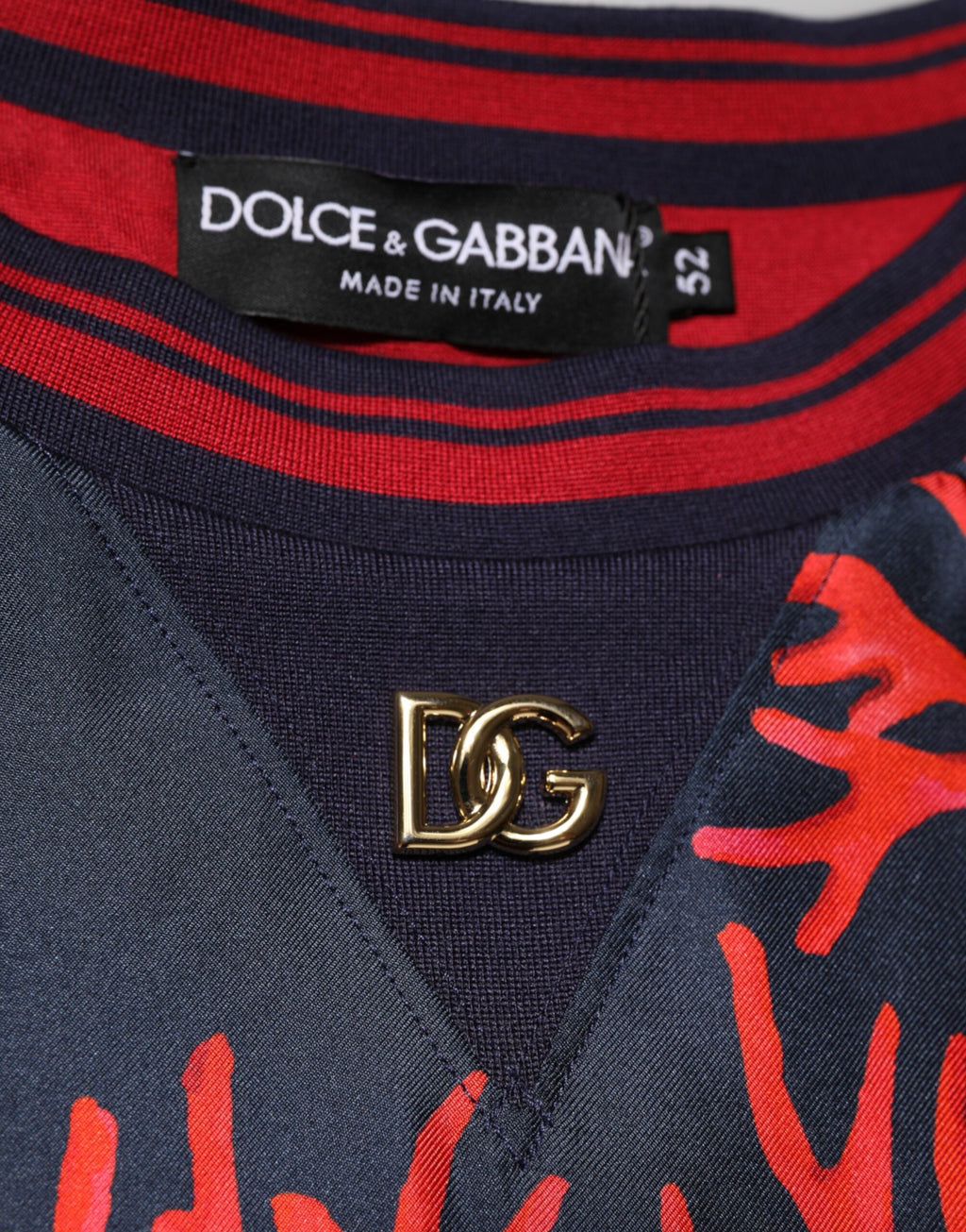 Dolce & Gabbana Marineblauer Pullover mit Korallendruck Pullover aus Seide